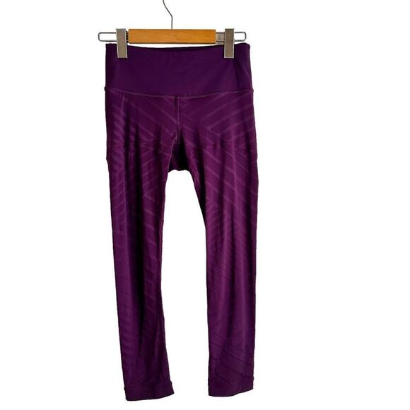 Lululemon Hot Like Agni Crop (23")Darkest Magenta - Picture 4 of 9